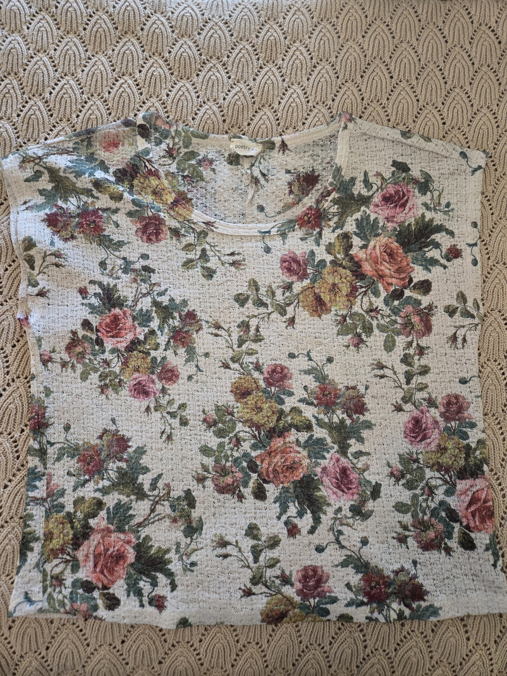 chic Floral Crop Top in Cream with Pink & Green Bouquet